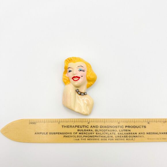 Signed 1988 Marilyn Monroe Brooch Hand Painted Clay Embellished with Crystals - Picture 5 of 7